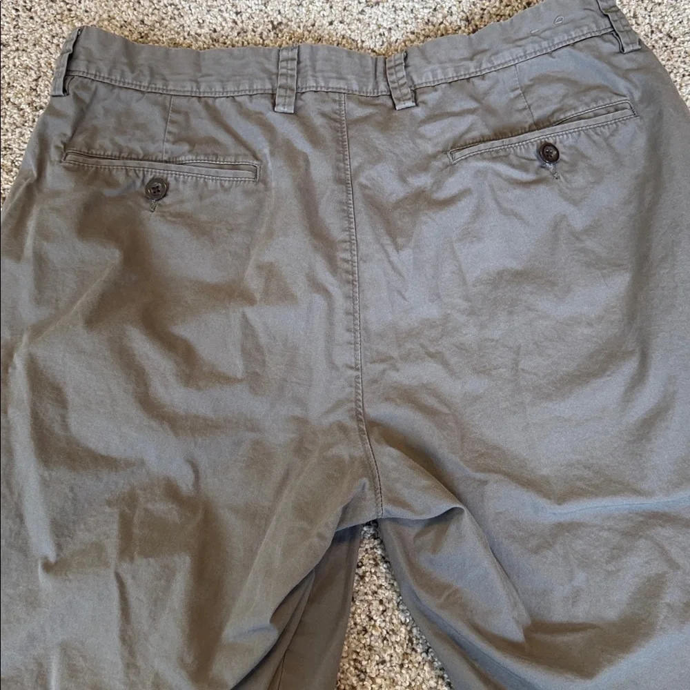 J. Crew Club Men's Grey Flat Front Shorts, 33”W, 11” inseam, EUC